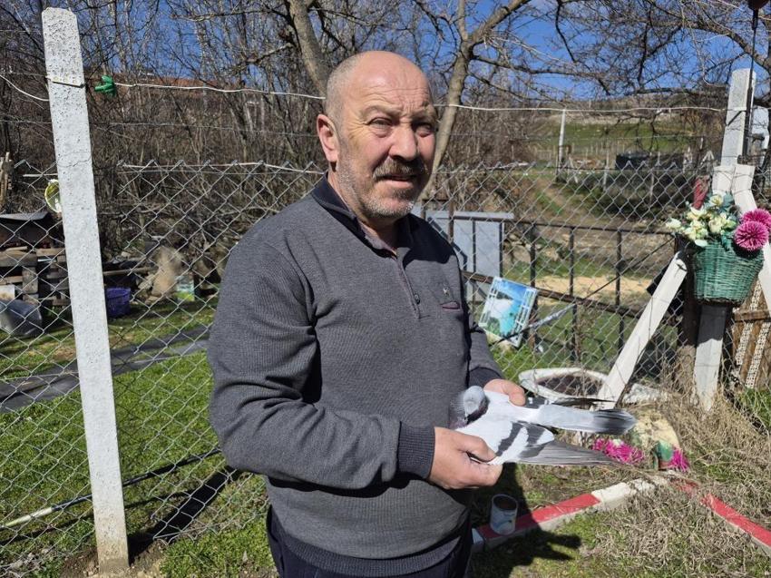 Eskişehirli güvercin tutukunu her gün 16 kilometre yol gidiyor: 'Bir ev parasına kuş veren var'