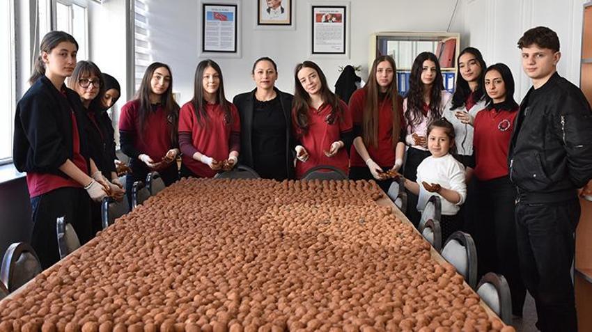 Trabzon'da lise öğrencileri birlik olup 20 bin top yaptı! Her biri doğaya umut olacak