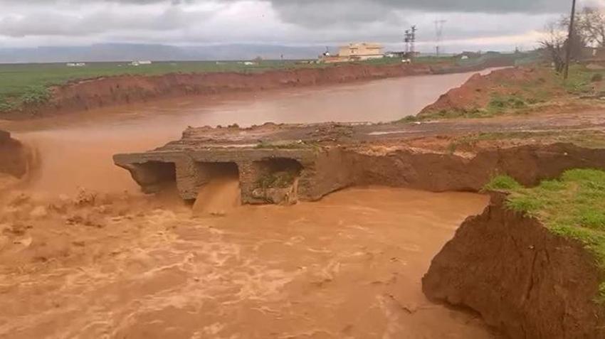 Mardin’de köprü yıkıldı, 'dünyanın en uzun adamı' yolda mahsur kaldı!