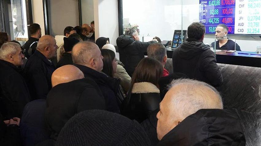 Kapalıçarşı'da altın izdihamı! Altın fiyatı düştü kuyruk uzadı