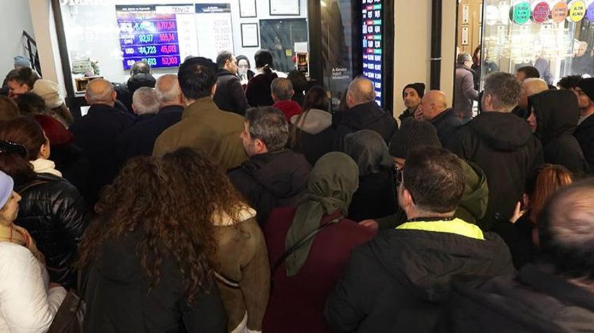 Kapalıçarşı'da altın izdihamı! Altın fiyatı düştü kuyruk uzadı