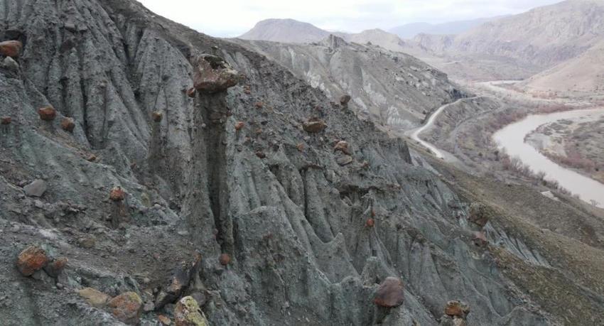 Peri bacaları değil ama bir ilçenin sembolü oldu! Turistler hayran kalıyor