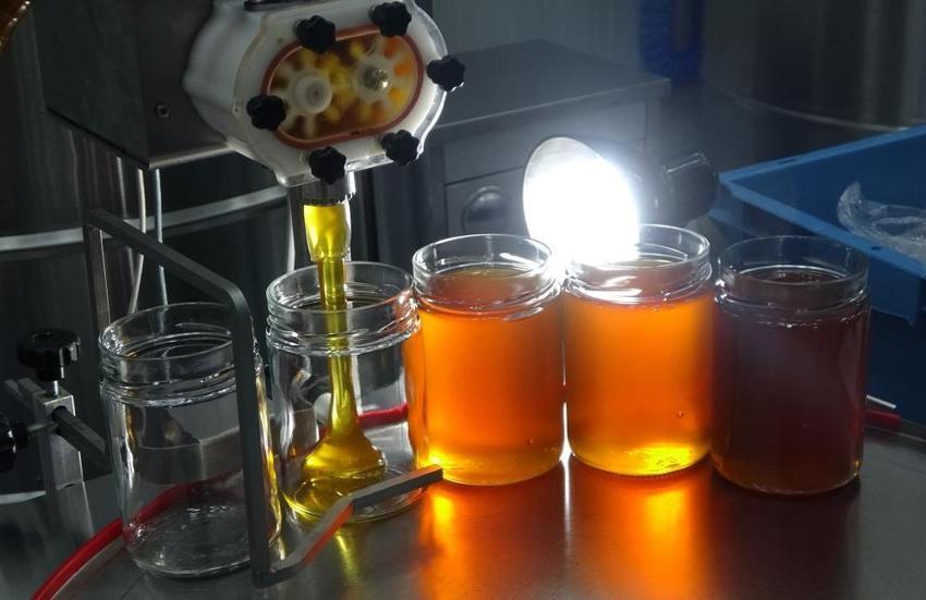 Mersin'de geleneksel arıcılıkta teknoloji devrimi yaptı! 15 kişiyle başladı, devlet desteğiyle 40 kişiye iş kapısı oldu!
