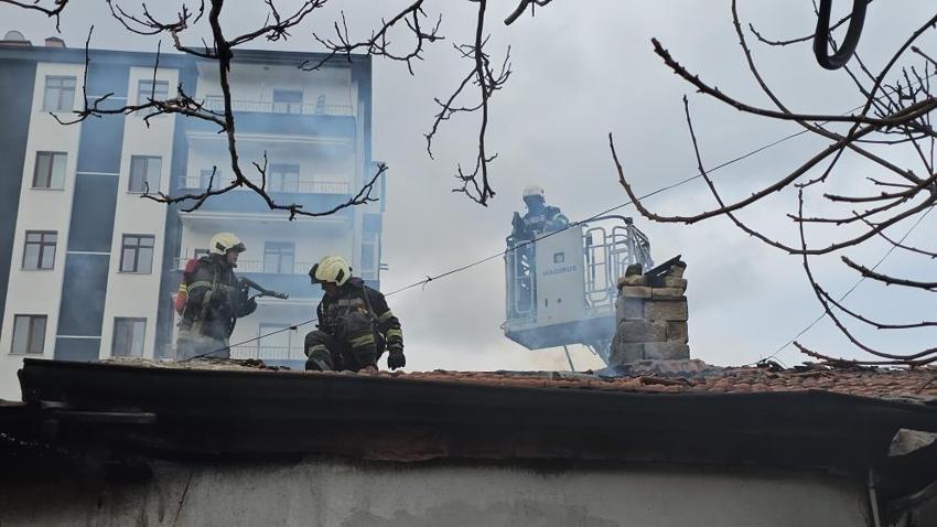 Kayseri'de gizemli olay: Ev yandı, 6 aylık bebek kurtarıldı