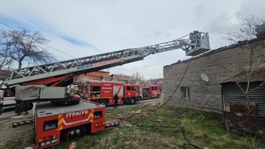 Kayseri'de gizemli olay: Ev yandı, 6 aylık bebek kurtarıldı