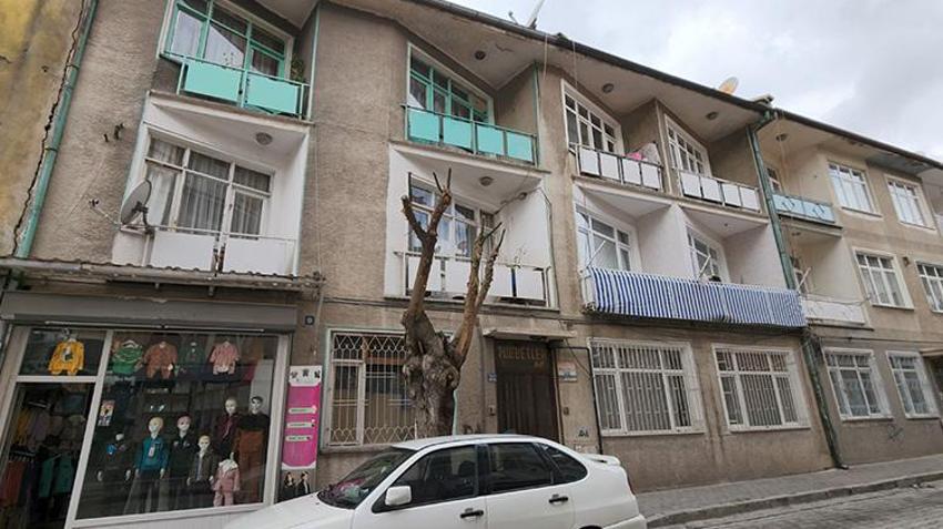 Konya'da vahşet: Babasını boğarak öldürüp cesediyle aynı evde kaldı