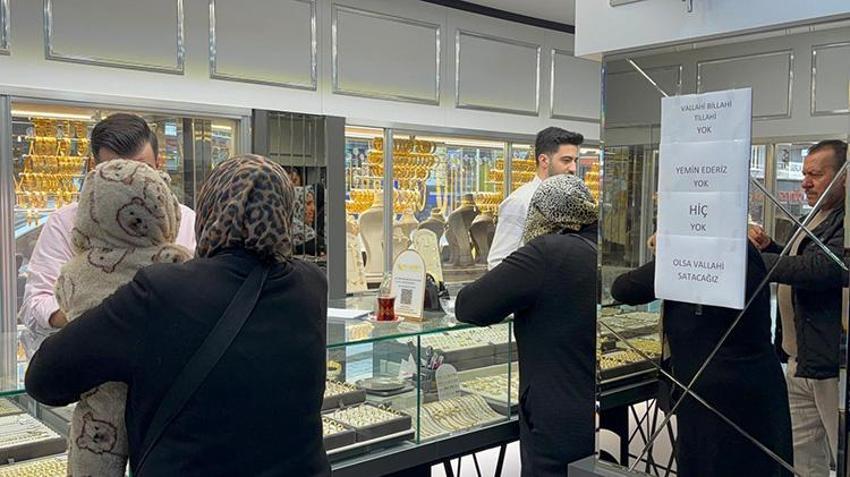 Altın fiyatları düşünce talep patladı: Kuyumcular satacak altın kalmayınca dükkana, 'vallahi billahi tillahi yok' yazısı astı