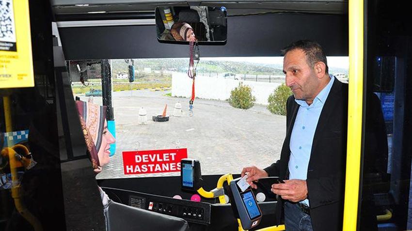 Yıllardır hayalini kurduğu mesleği eline aldı, ilçenin ilk kadın otobüs şoförü oldu