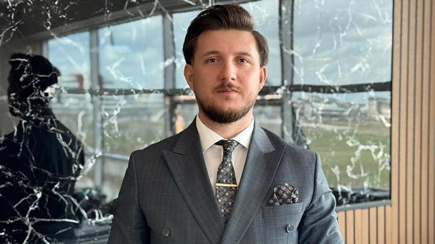 Konya'da 'APP' plakasını değiştirmek isteyen vatandaştan 'hizmet bedeli' talep edildi! O anlar kamerada