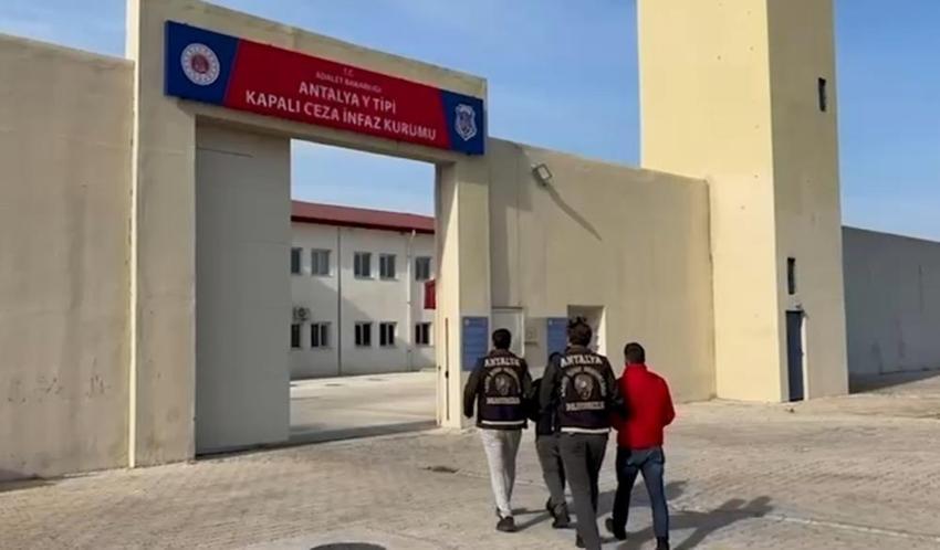 Antalya'da 4 kişiyi dolandırdılar! Promosyon vaadiyle kandırdılar