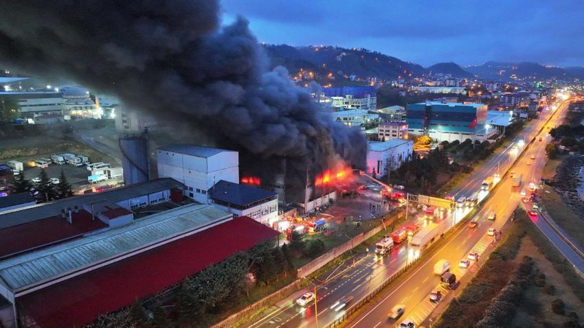 Trabzon'da fındık fabrikasında korkutan yangın