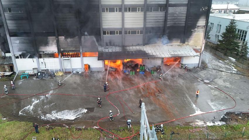 Trabzon'da fındık fabrikasında korkutan yangın