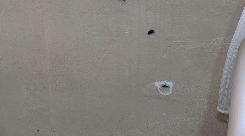 Adana'da silikon maskeli saldırganlar aileye dehşeti yaşattı! Zorla girdikleri evde kurşun yağdırdı: Anne ve oğlu yaralandı