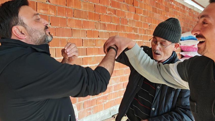 Kurban Bayramı'na yaklaşık 2 ay kala kurban pazarlıkları başladı! Vatandaşın çiftlik sahibi ile yaptığı pazarlık renkli görüntüler oluşturdu