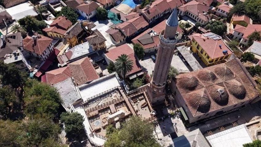 Antalya'da kazıda turistlerin gözü önünde çıkarıldı! Tarihi an herkesi şaşırttı