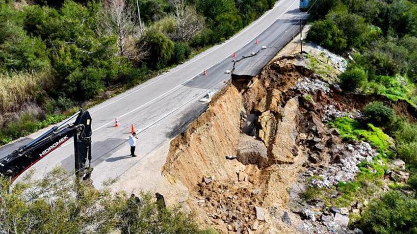 Adana'da heyelan yolu vurdu! İçme suyu hattı zarar gördü