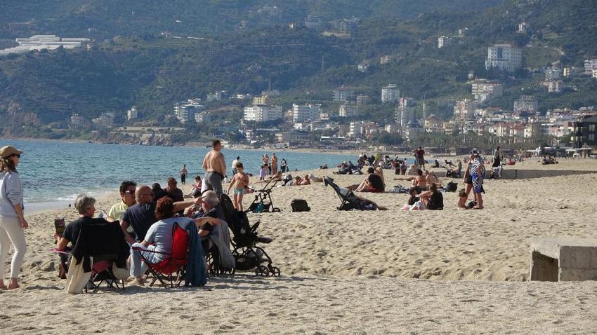 Mart ayında vatandaşlar denize akın etti, renkli görüntüler ortaya çıktı