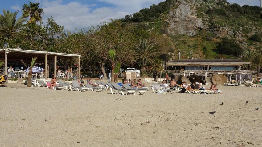 Mart ayında vatandaşlar denize akın etti, renkli görüntüler ortaya çıktı