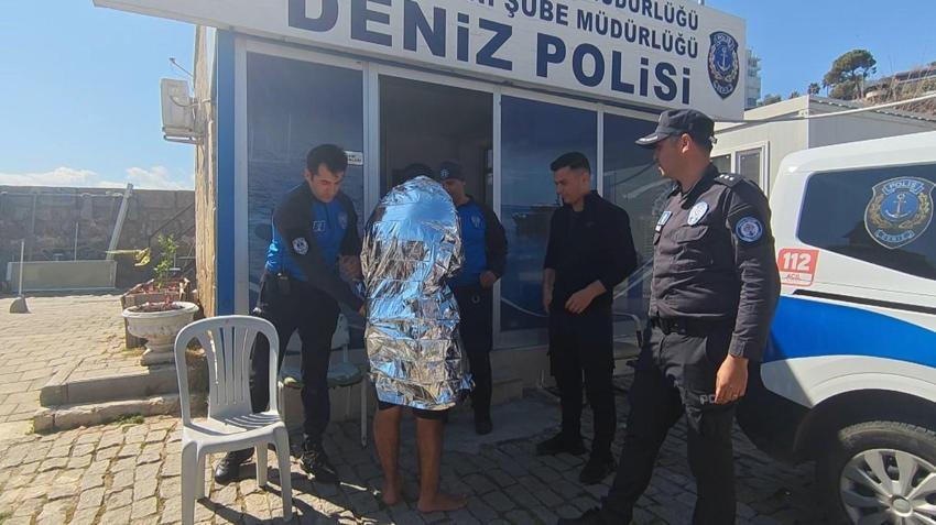 Denize açıldığı kano devrildi, hayatta kalabilmek için suda 3 saat bekledi