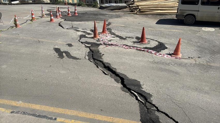 Karabük'te inşaat çalışması sonrası korkutan manzara! Dev yarıklar oluştu!