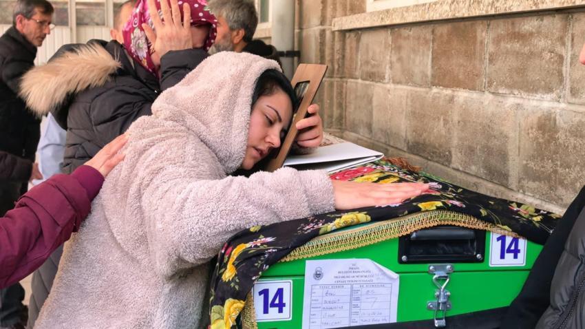İnegöl'de el freni çekilmeyen otomobilin çarptığı Öykü’nün ardından dedesi de hayatını kaybetti