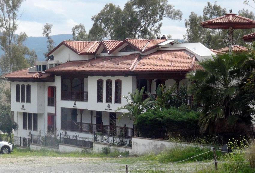 Laboratuvar sonuçları olumlu geldi, geleneksel Akyaka mimarisi ile yapılan konaklama tesisleri kapanmaktan kurtuldu