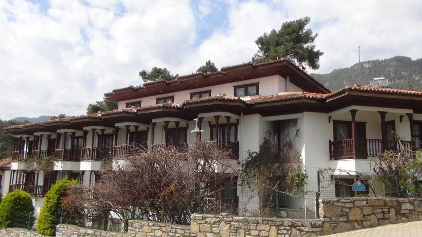 Laboratuvar sonuçları olumlu geldi, geleneksel Akyaka mimarisi ile yapılan konaklama tesisleri kapanmaktan kurtuldu