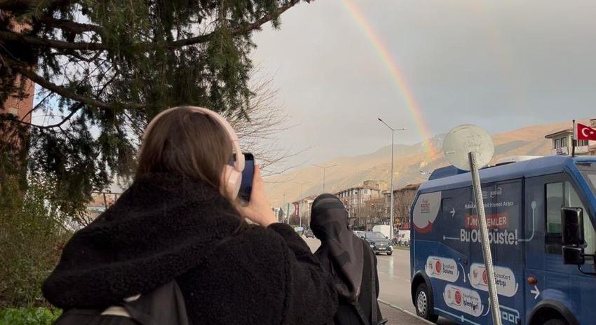 Bursa’da şehri ikiye bölen kapı görenleri şaşırttı