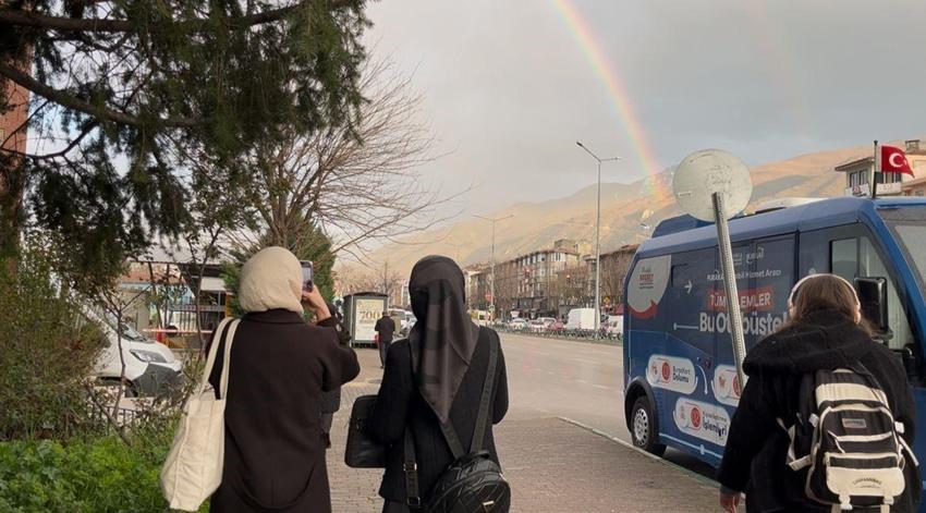 Bursa’da şehri ikiye bölen kapı görenleri şaşırttı