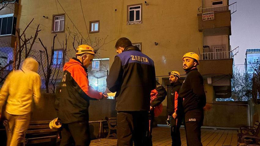 Diyarbakır’da kolonlarda çatlama sesi duyulan bina boşaltıldı: AFAD ve polis harekete geçti 51 vatandaş tahliye edildi