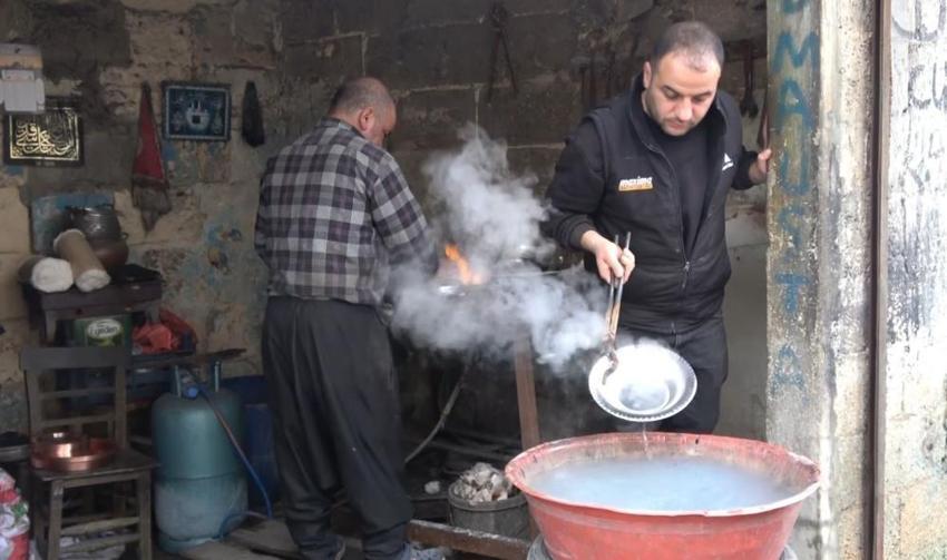7 yaşında çırak olarak başladı, oğluna öğretti! Eskiden her evde vardı şimdi servet değerinde