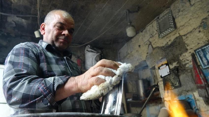 7 yaşında çırak olarak başladı, oğluna öğretti! Eskiden her evde vardı şimdi servet değerinde