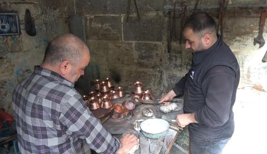 7 yaşında çırak olarak başladı, oğluna öğretti! Eskiden her evde vardı şimdi servet değerinde