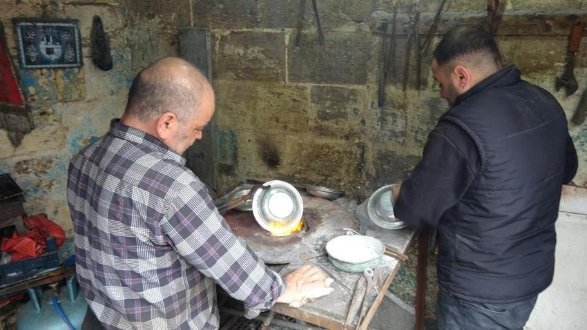 7 yaşında çırak olarak başladı, oğluna öğretti! Eskiden her evde vardı şimdi servet değerinde
