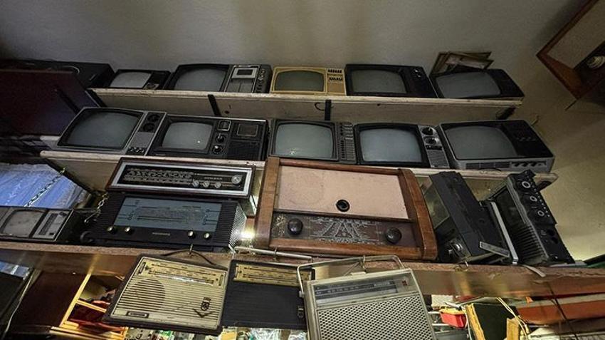 Bursa'nın nostalji doktoru: Türkiye'nin her yerinden radyo tamiri için ona gönderiyorlar