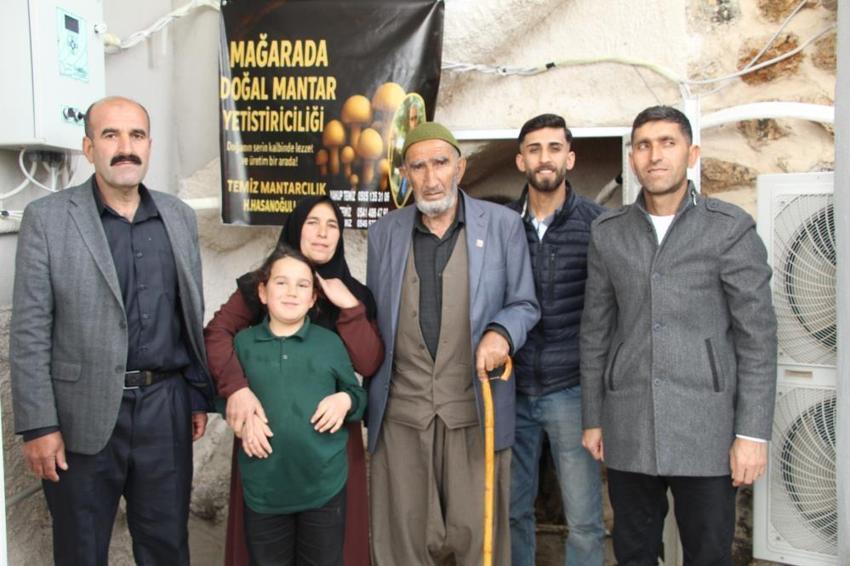 2 bin yıllık mağarada adeta para basıyorlar: Kendi imkanlarıyla kurdular, şimdi talebe yetişemiyorlar