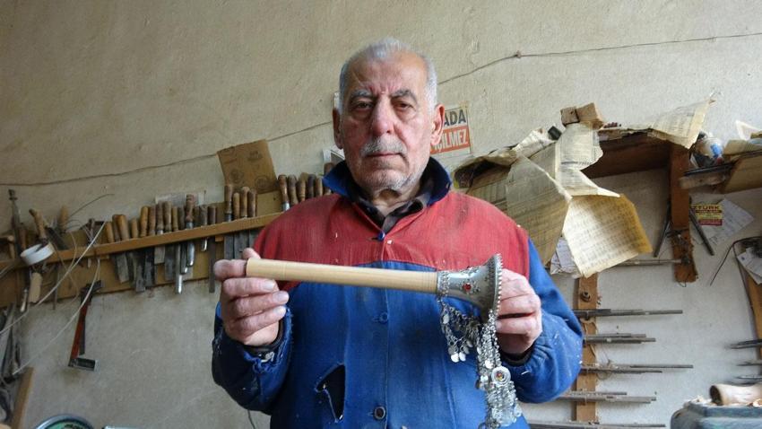 Eğlencelerin simgesini 55 yıldır ağaçlara şekil vererek üretiyor: Gaziantep'te sadece iki usta kaldı