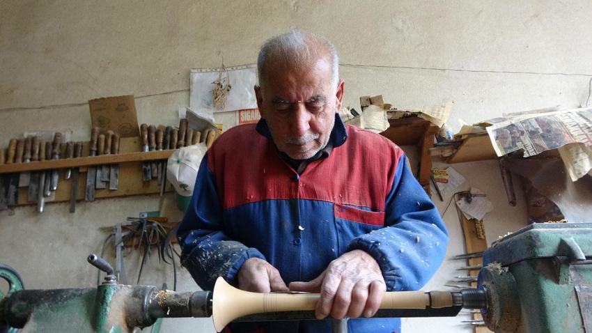 Eğlencelerin simgesini 55 yıldır ağaçlara şekil vererek üretiyor: Gaziantep'te sadece iki usta kaldı