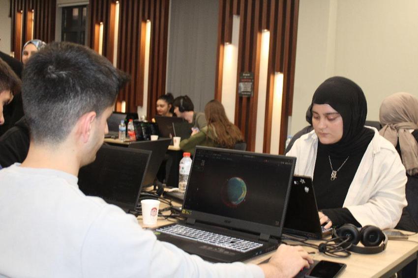 Gençleri uzayla buluşturan TUA Astro Hackathon Yarışması Kayseri'de başladı