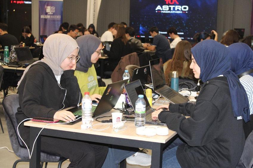 Gençleri uzayla buluşturan TUA Astro Hackathon Yarışması Kayseri'de başladı