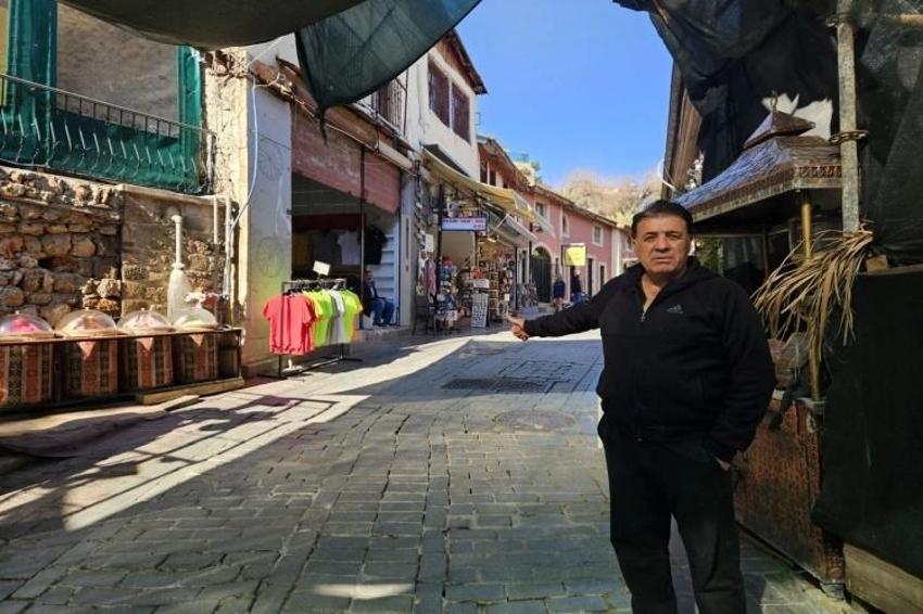 Antalya çarşısında heykelcik krizi! Herkes nasibini aldı
