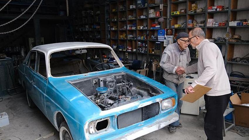 Düzceli 'Anadol Suat' meslekte 76 yılı devirdi! Anadol araçlara yeniden hayat veriyor