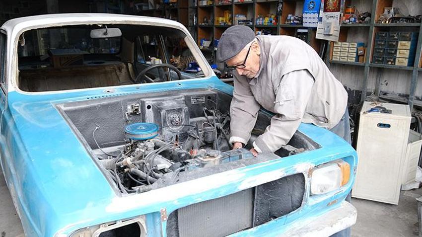 Düzceli 'Anadol Suat' meslekte 76 yılı devirdi! Anadol araçlara yeniden hayat veriyor
