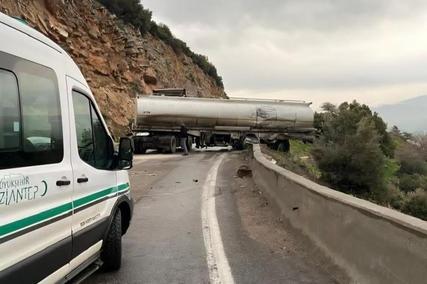 Gaziantep'te korkunç kaza! Kafa kafaya çarpıştılar