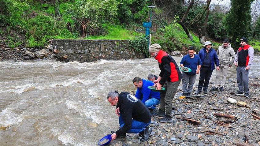 Altın avcıları İzmir'de buluştu! Türkiye'nin dört bir yanından gelip altınları toplayıp gittiler
