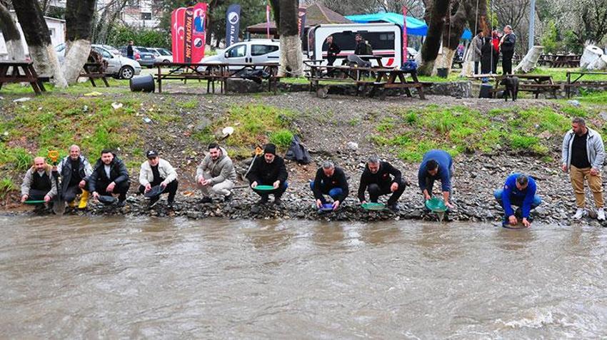 Altın avcıları İzmir'de buluştu! Türkiye'nin dört bir yanından gelip altınları toplayıp gittiler