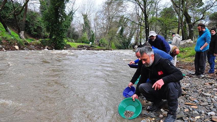 Altın avcıları İzmir'de buluştu! Türkiye'nin dört bir yanından gelip altınları toplayıp gittiler