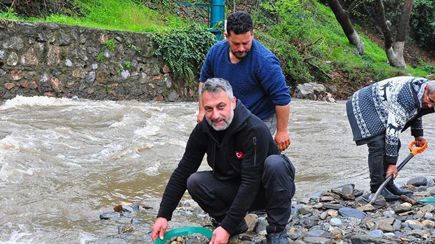 Altın avcıları İzmir'de buluştu! Türkiye'nin dört bir yanından gelip altınları toplayıp gittiler