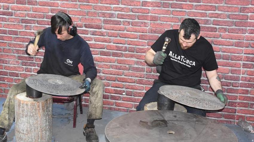 Samsun'da hurdadan alıp 33 ülkeye satıyorlar! Sipariş üzerine hazırlanıyor: Dünya bu ustanın peşinde