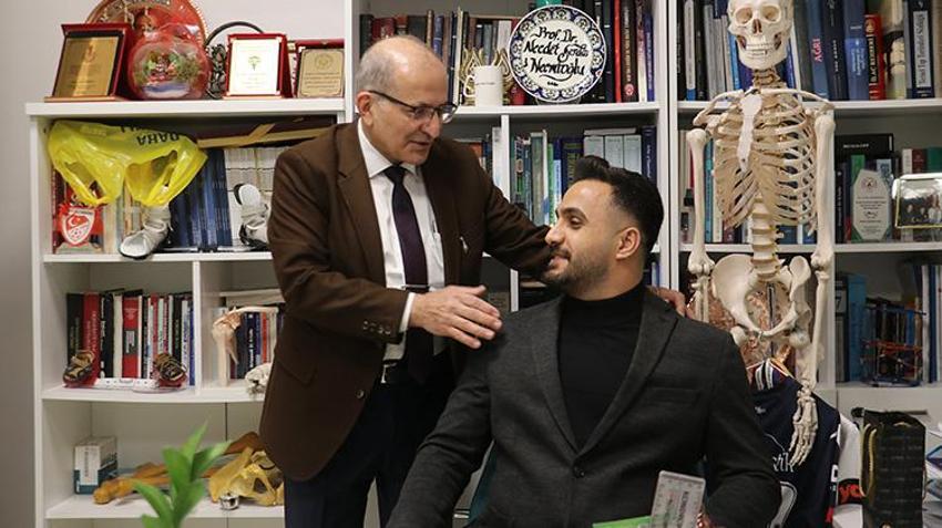 Batmanlı çocuk ameliyatını yapan doktordan etkilenip onun yolundan gitti! Bacağını kaybetti ama pes etmedi
